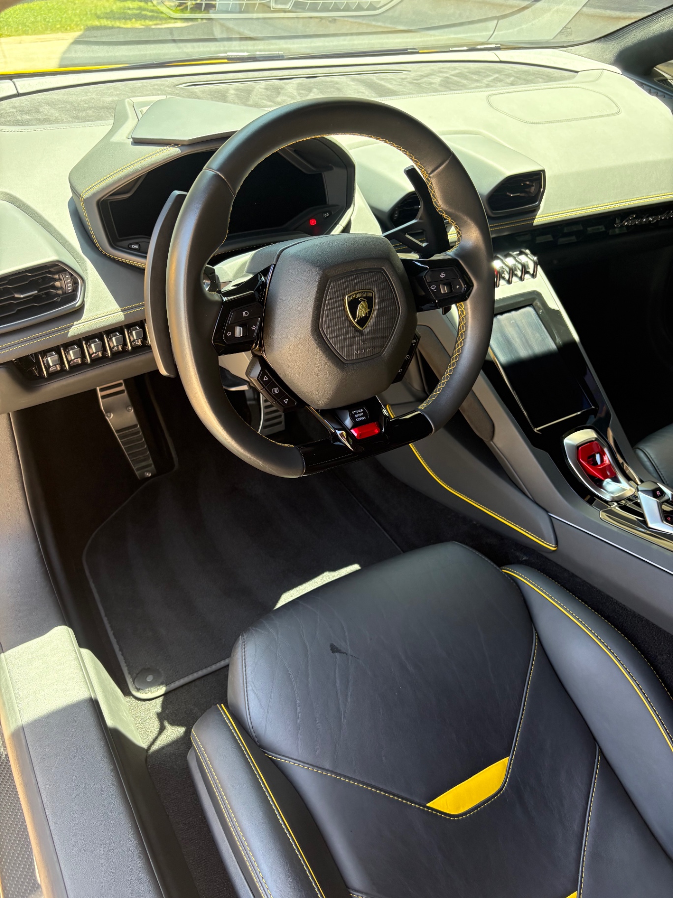Lamborghini Huracán — Interior Detail