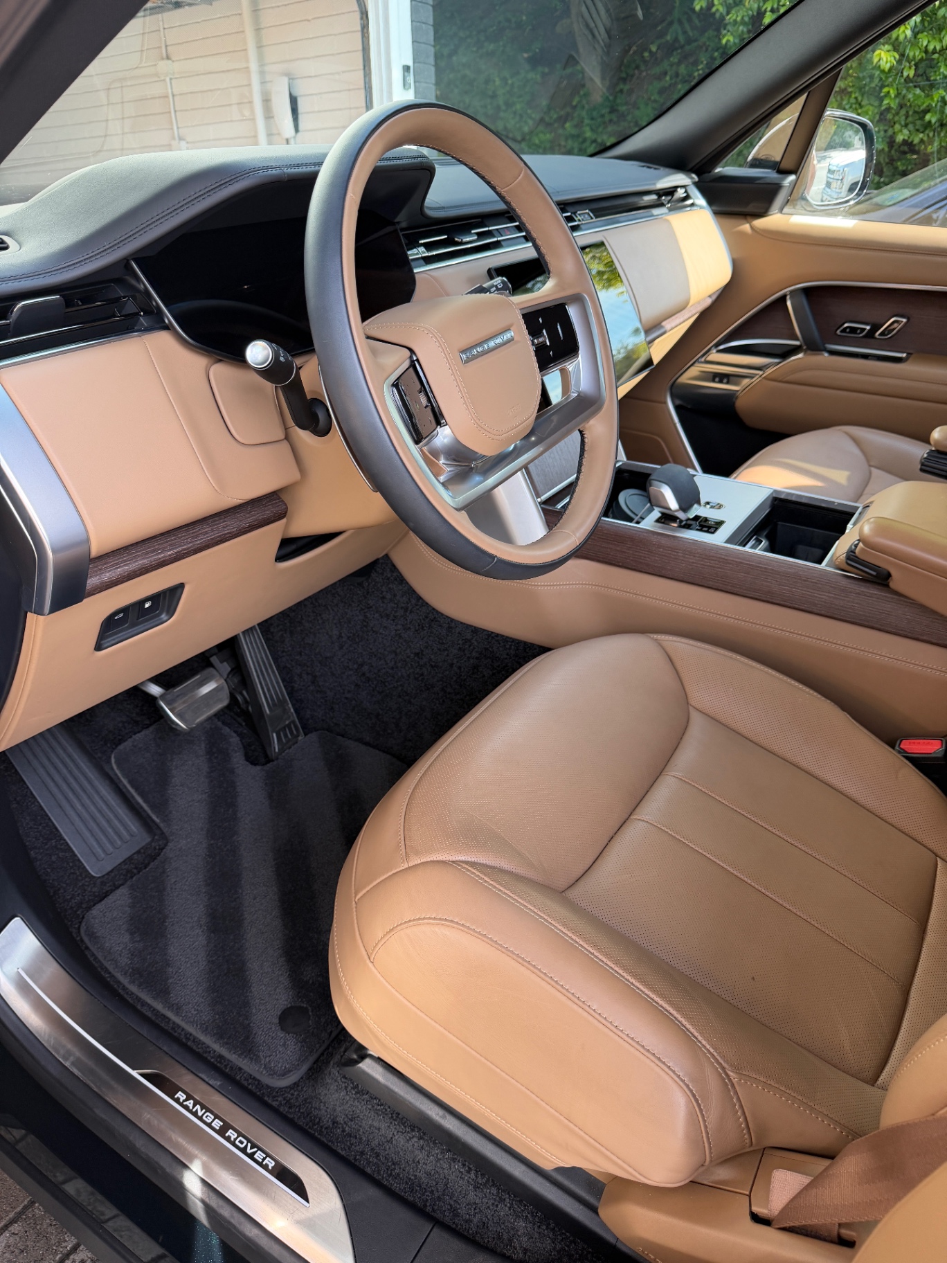 Range Rover — Tan Interior Detail